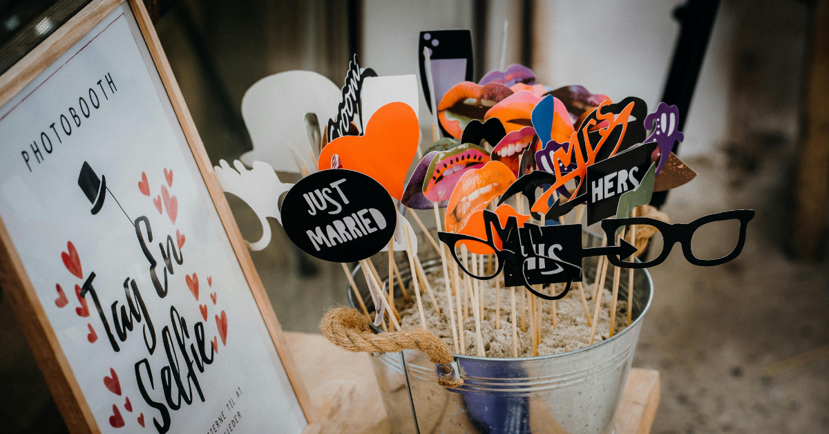 Customized Mirror Booth Dubai, Majestic Moments Parties & Entertainment LLC